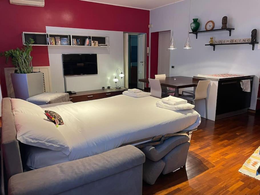 Apartament Cozy Flat Mins Walk To Navigli And Metro Porta Genova Mediolan Zewnętrze zdjęcie