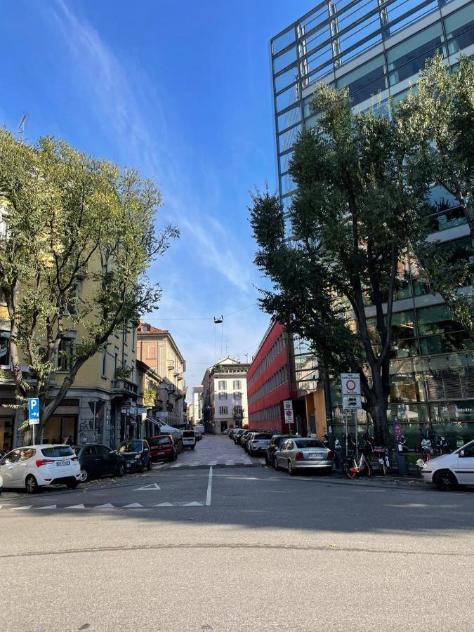 Apartament Cozy Flat Mins Walk To Navigli And Metro Porta Genova Mediolan Zewnętrze zdjęcie